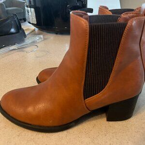Women's Chelsea Boots